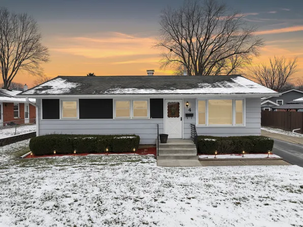4 Livingston Ave, Carpentersville, IL 60110