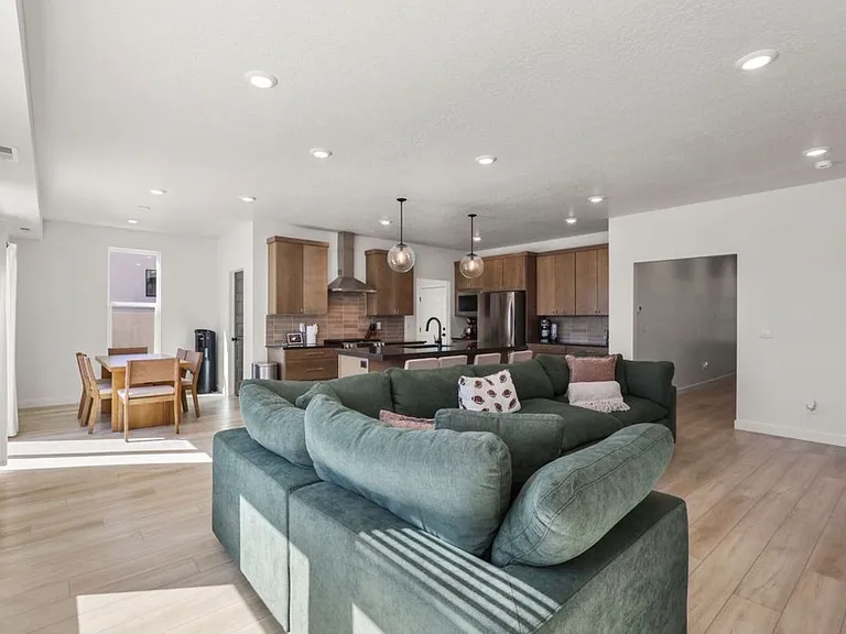 1088 W Audrey Ln — Photo 8
