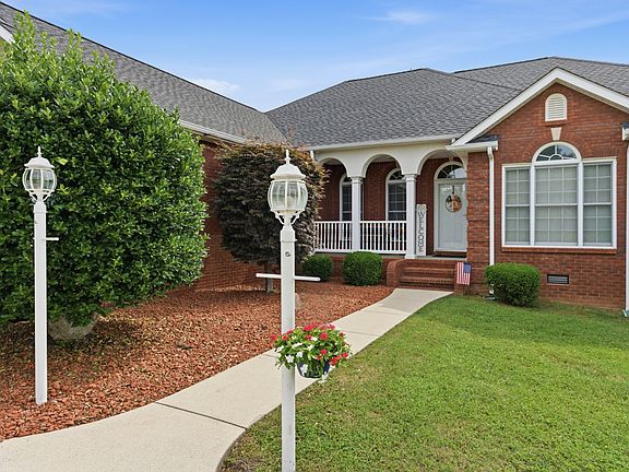 5th image of 584 Golf Club Dr