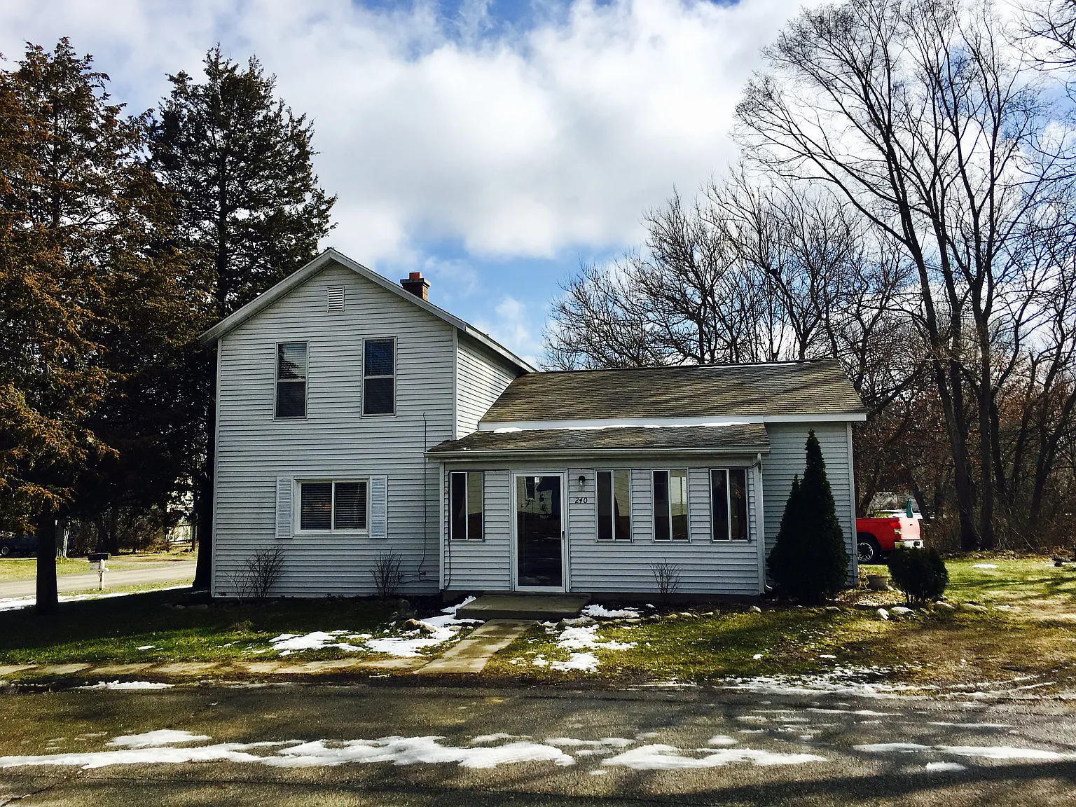 240 William St photo 1