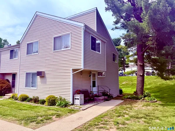 11 Watch Hill Circle #11, Cromwell, CT 06416