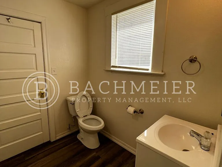 346 SW 3rd St — Photo 8