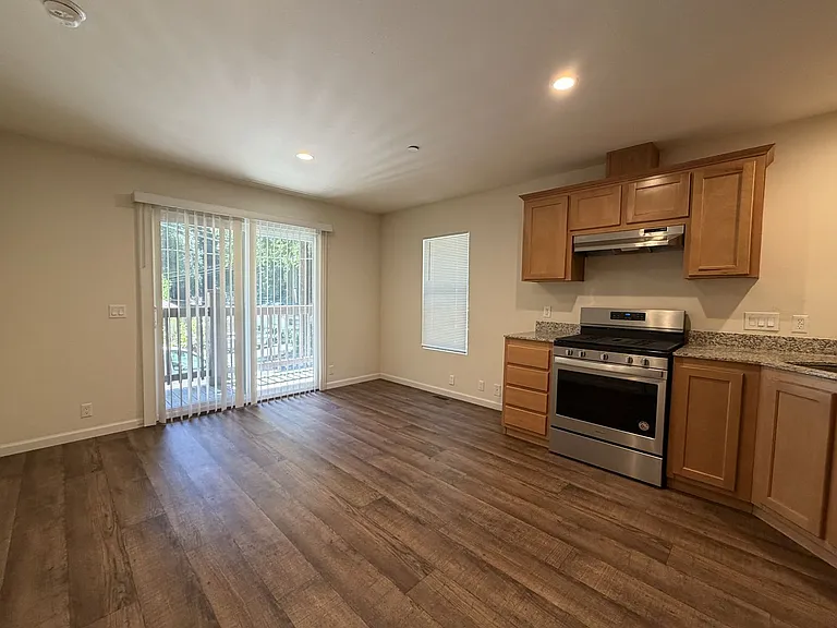14860 River Rd — Photo 6