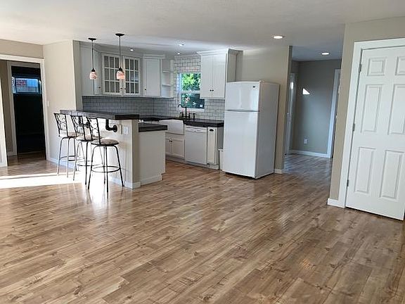 2nd image of 337 Los Altos Dr