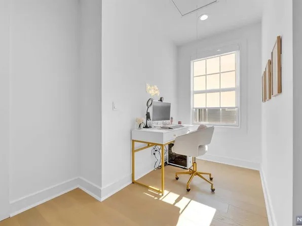 110 Mason Ct #5G, Haworth, NJ 07641