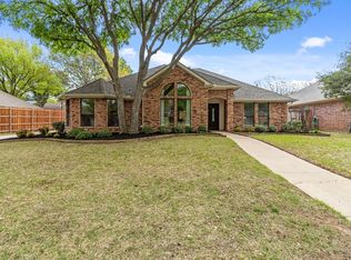2806 Summit Ridge St, Grapevine, TX 76051