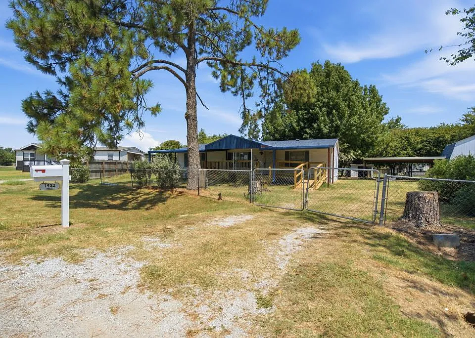 1932 Gale Dr