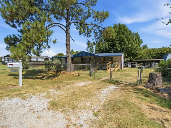 1932 Gale Dr, Azle, TX 76020