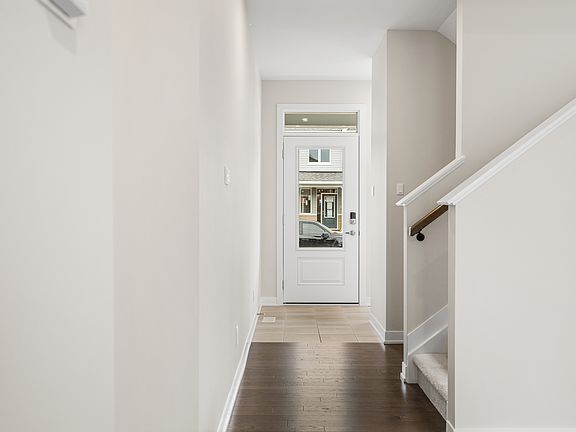 5th image of 211 Ryan Reynolds Way
