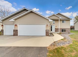 2204 Wildflower Ct, Buffalo, MN 55313