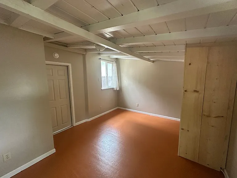2050 Laburnum Ave — Photo 17