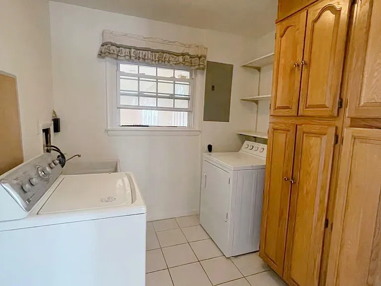 206 W Beech Rd — Photo 28