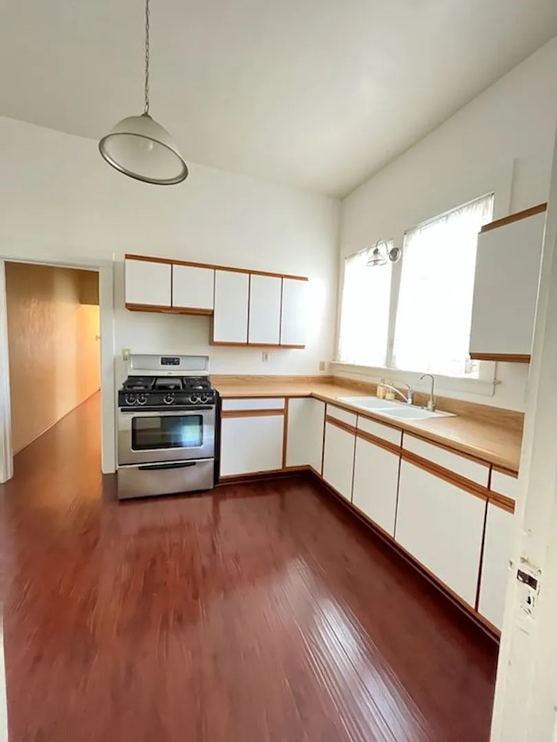 Adorable Unit Downtown - Duplex — Photo 2