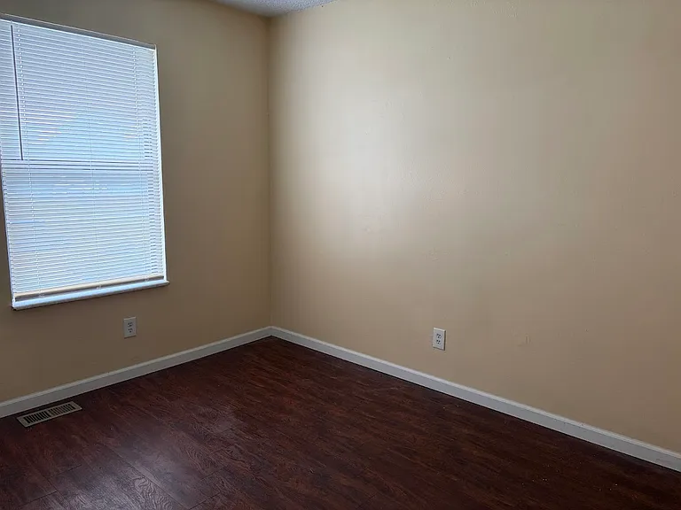 2116 Lightning Dr — Photo 2