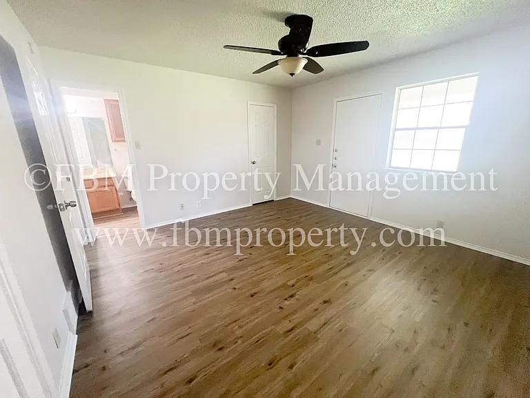 221 Highland Ave #A — Photo 11