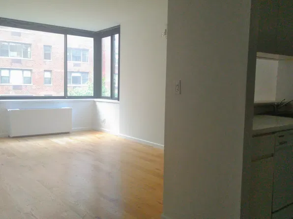 300 E 62nd St APT 403, New York, NY 10065