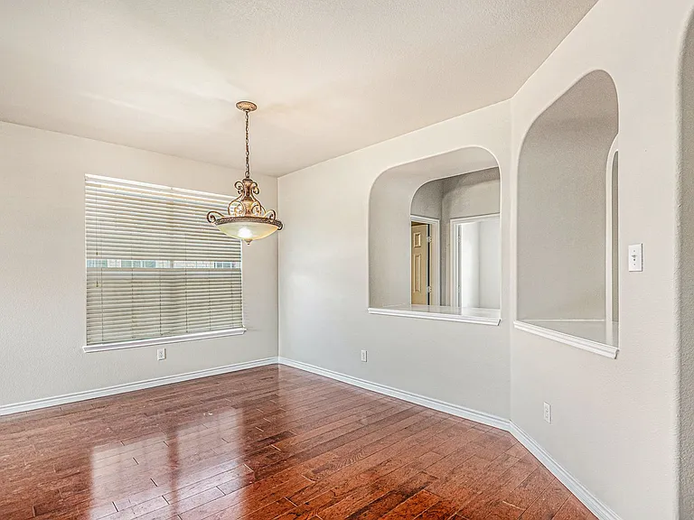 605 Port Royale Way — Photo 5