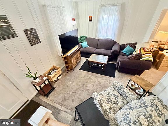 4th image of 817 Woodlane Rd