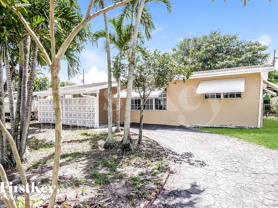 3430 N 72nd Ter