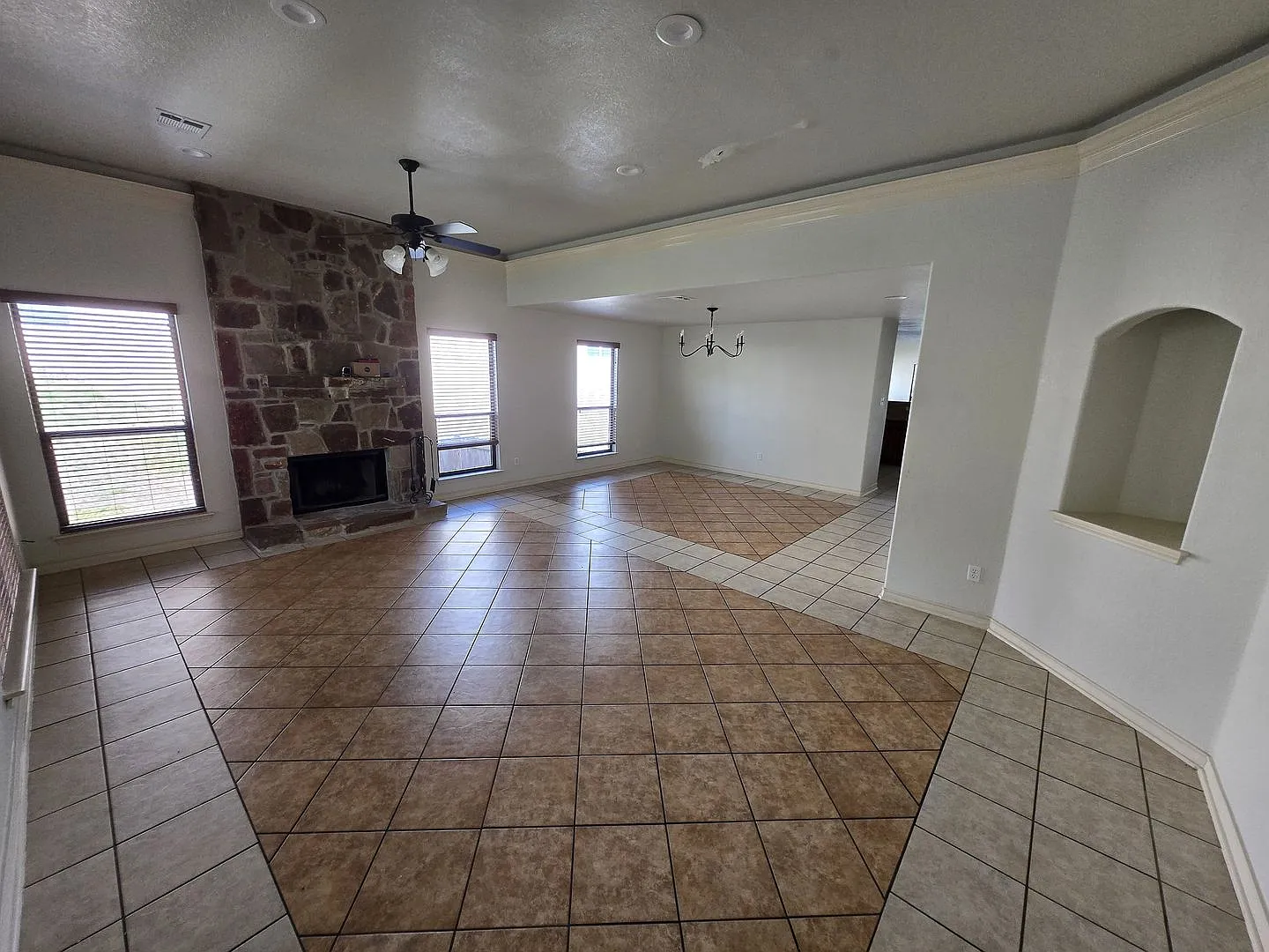 Stone Oak stunner on greenbelt w/privacy & space for everyone! — Photo 3