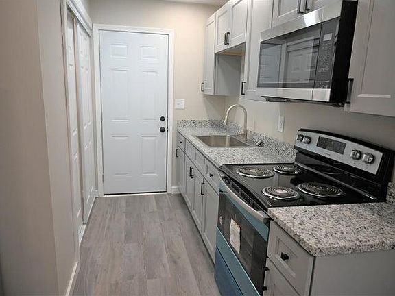 3rd image of 359 Glenwood Dr