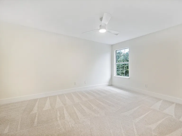 211 N Blue Ridge Pkwy — Photo 16