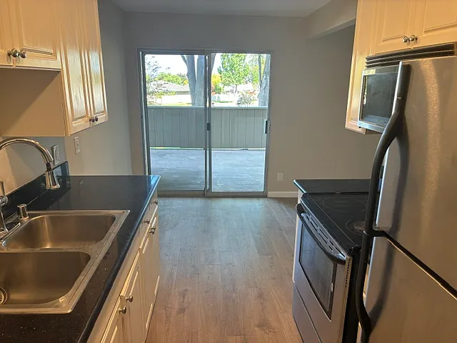 2 bed, 968 sqft, $3,100 — Photo 4