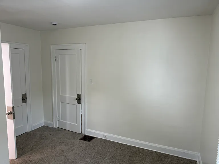 929 N Chester Ave — Photo 11