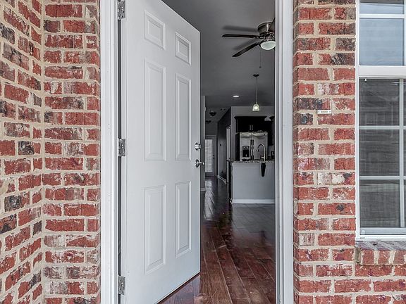 3rd image of 1605 Villa Cir