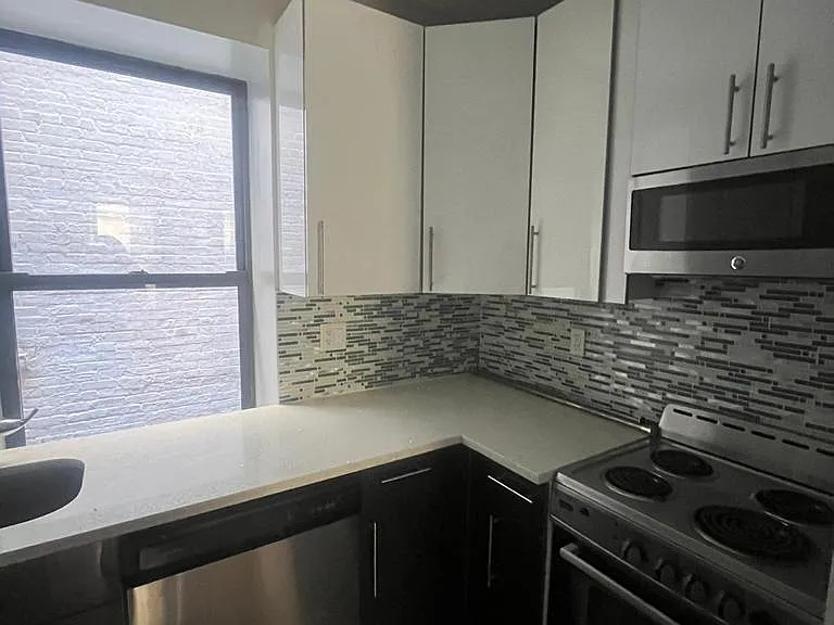 315 Alexander Ave #4F — Photo 1