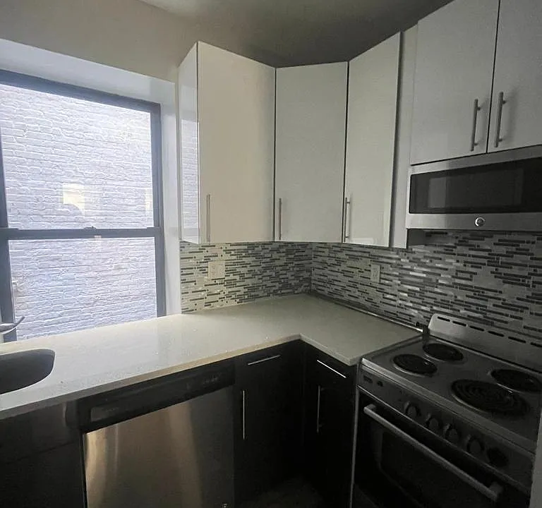 315 Alexander Ave #4F