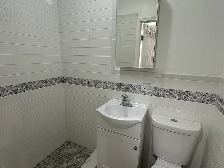 4421 E Thompson St — Photo 11