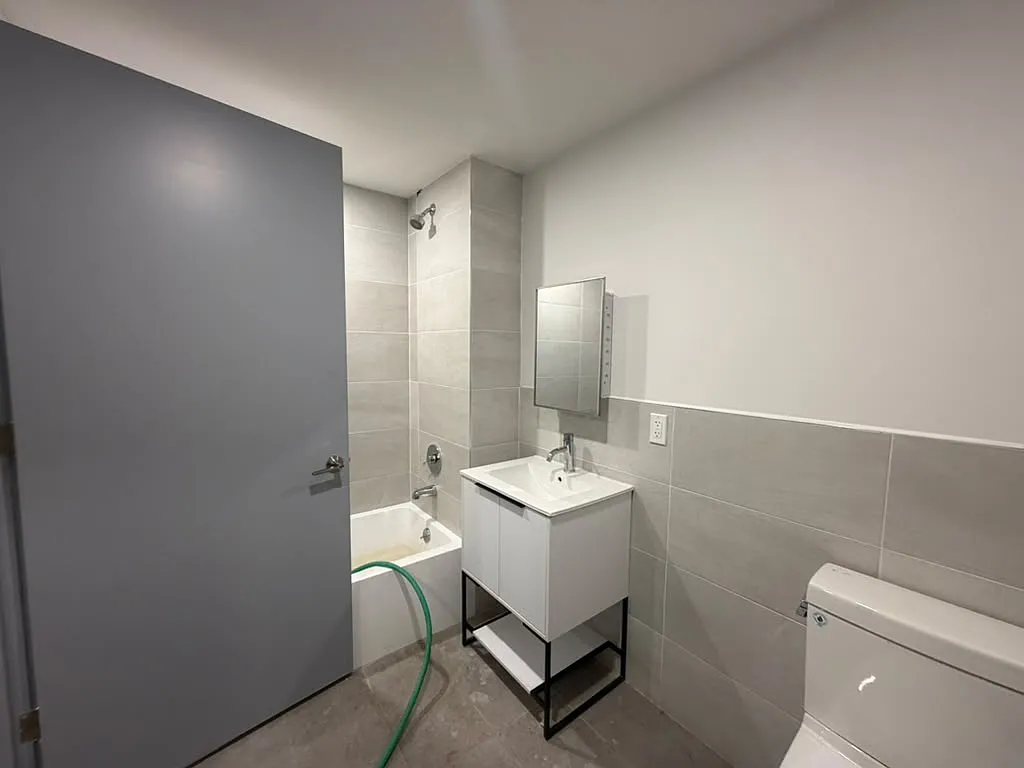 1143 Hoe Ave — Photo 4