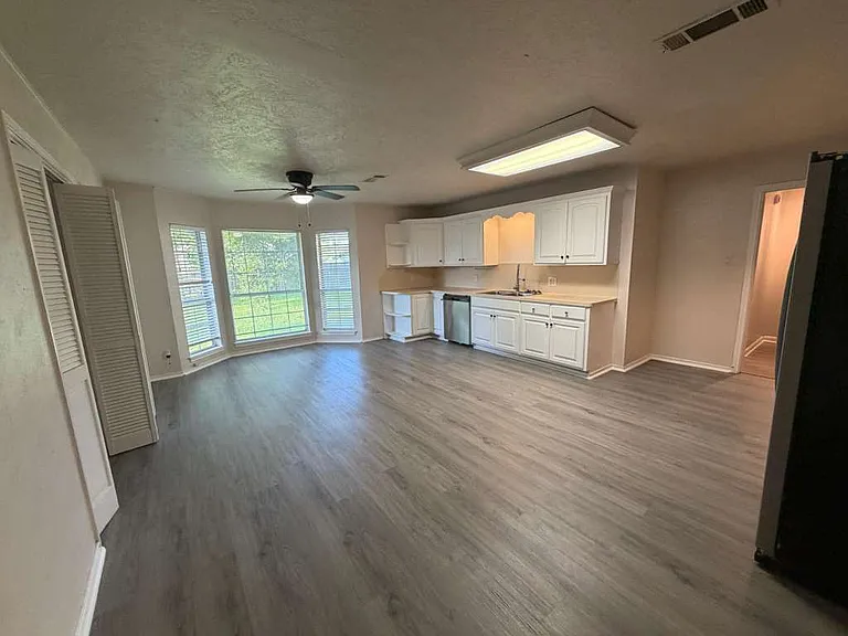 5048 Kent Ave — Photo 2