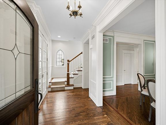 3rd image of 556 Willow Rd