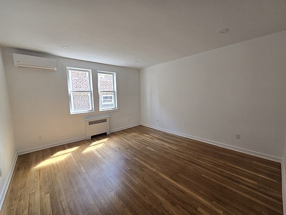 2nd image of 2332 Barnes Ave #1