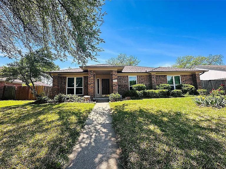 1st image of 3117 Kingswood Dr