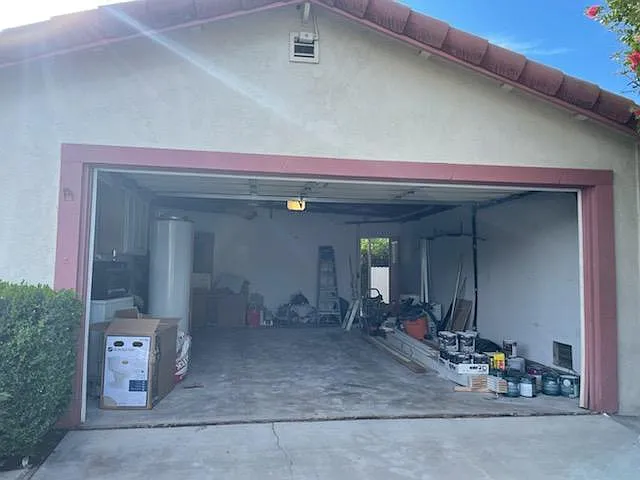 Large 2 car garage with washer & dryer hookups ( washer & dryer maybe included)