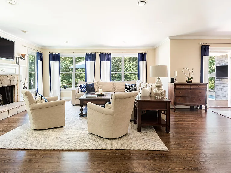 10 Knoll Ln — Photo 2