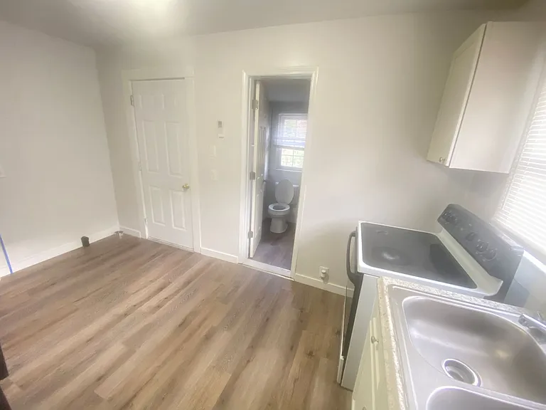 648 Wilson St — Photo 7