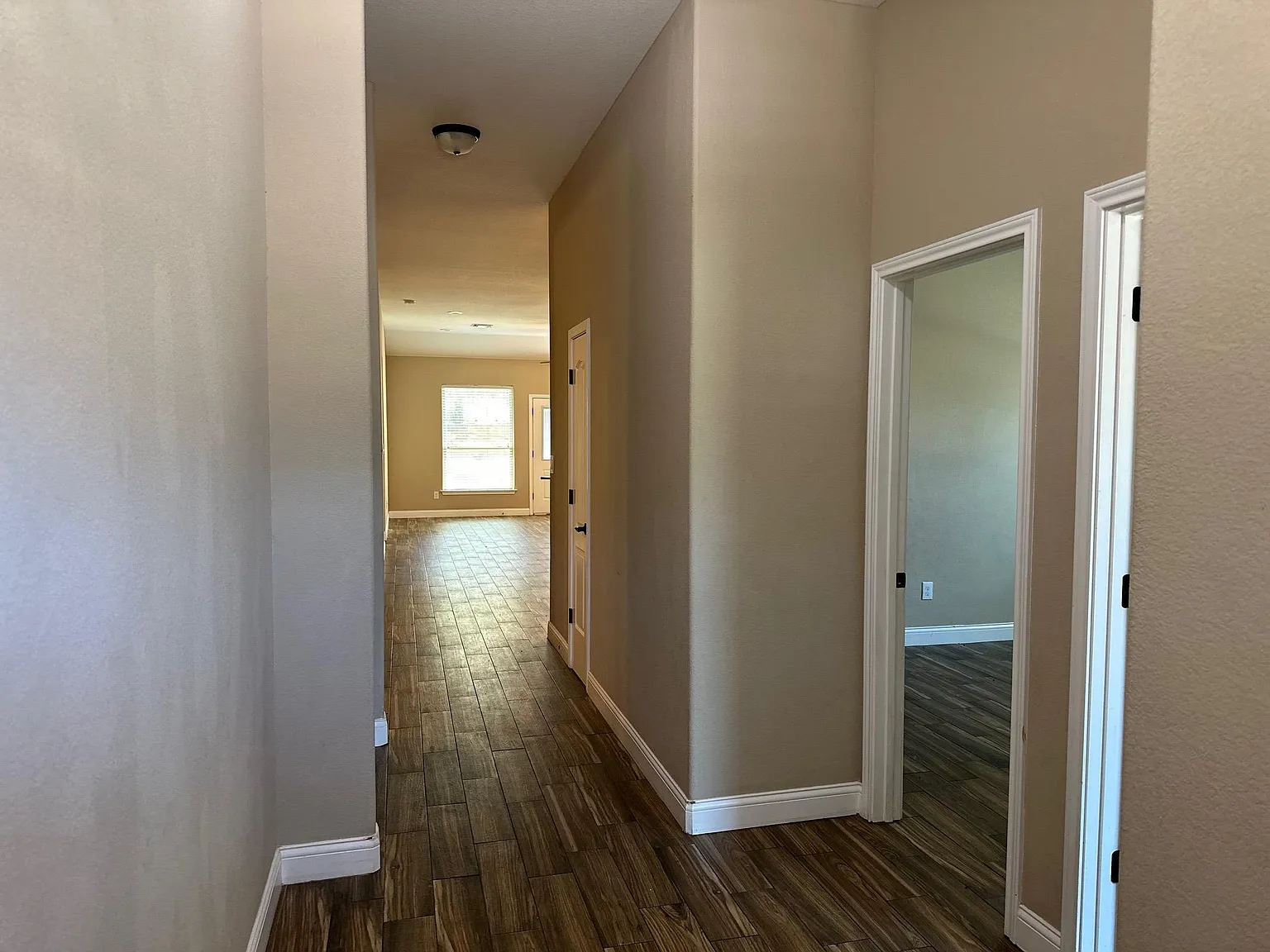 3 bed, 2.0 bath, 1565 sqft, $1,700 — Photo 2