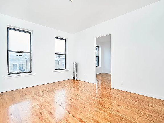 4th image of 219 13th St APT 14