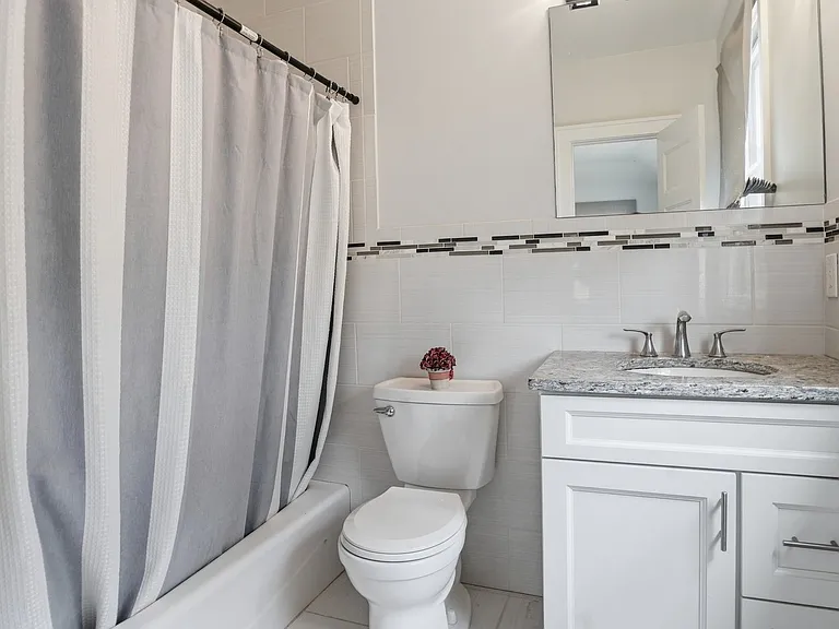420 Maple Ave S — Photo 15