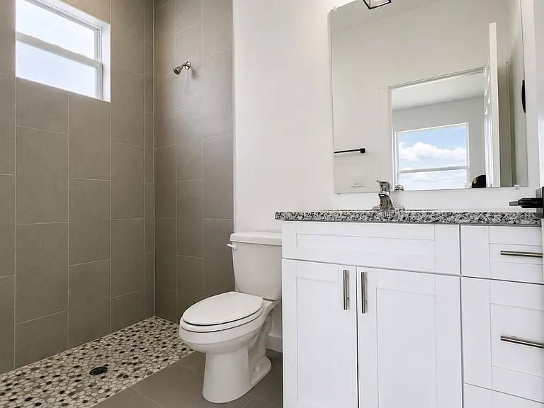 1130 Harold Ave S — Photo 16