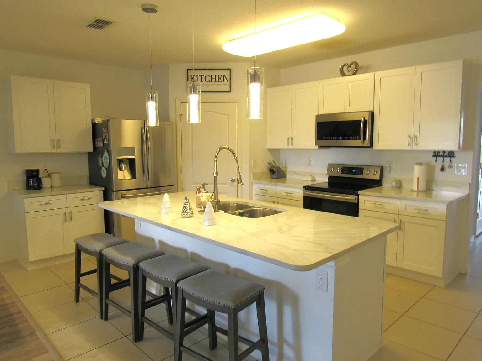 Sabal Lakes - 4 Bed, 2 Bath W/ Fenced Yard And Lanai, $2,500/Mo. — Photo 4