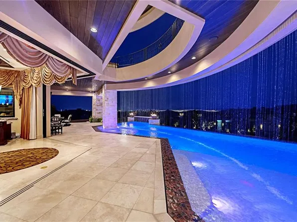 85 Hawk Ridge Dr, Las Vegas, NV 89135