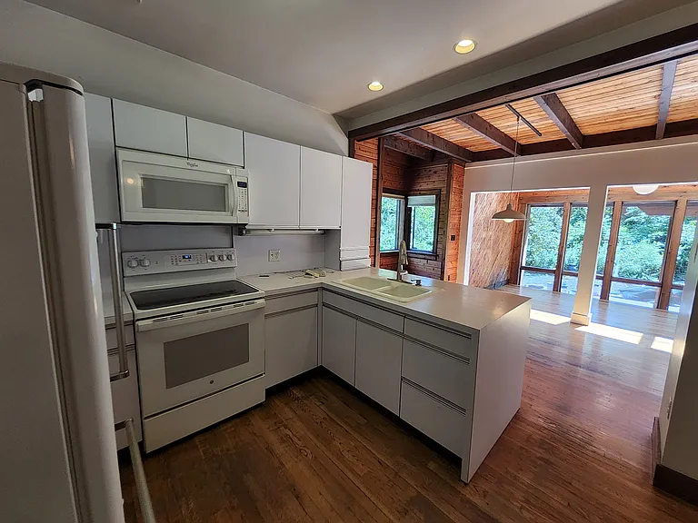 23 Eastview Rd — Photo 9