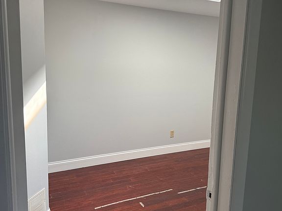 3rd image of 303 Richmond Ave #203