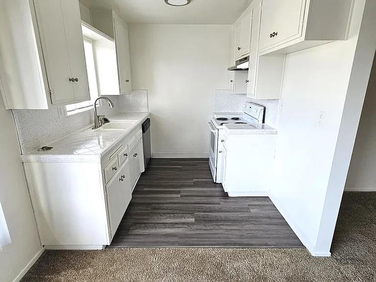 377 Freeman Ave #10 — Photo 5