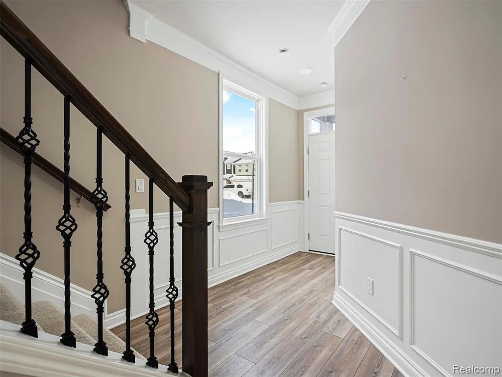 3 bed, 2.5 bath, 2112 sqft, $3,500 — Photo 3
